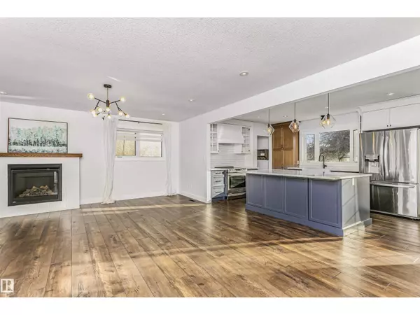 Edmonton, AB T6A0N1,5403 102 AV NW