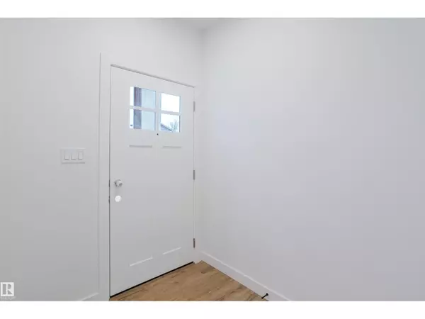 Edmonton, AB T6M3J6,708 ELDERBERRY CL NW