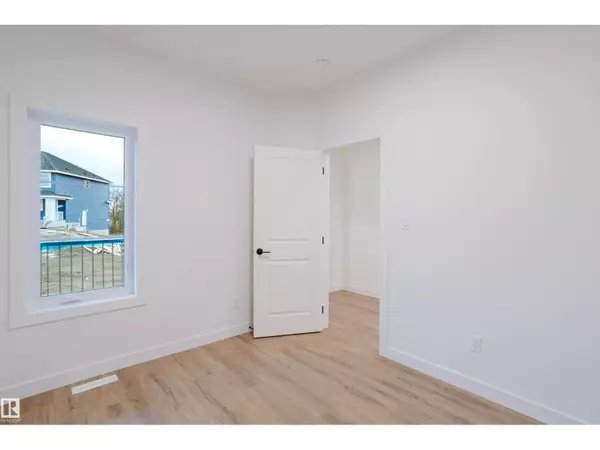 Edmonton, AB T6M3J6,708 ELDERBERRY CL NW