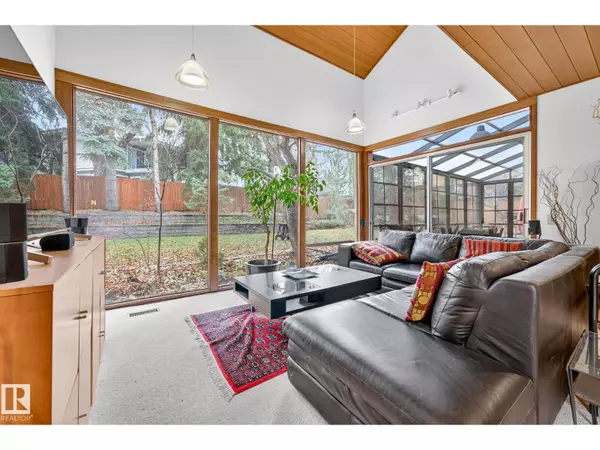 Edmonton, AB T6H4V2,171 BRANDER DR NW