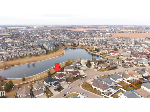 Edmonton, AB T6V1C2,13054 158 AV NW