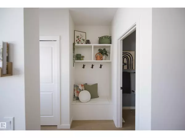 Edmonton, AB T6W4E5,2323 160 ST SW SW