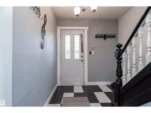 Edmonton, AB T5H0C2,9213 101A AV NW