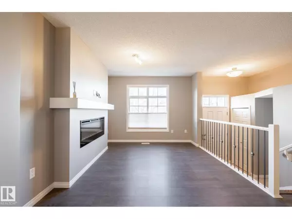 Edmonton, AB T6X0S4,9157 SHAW WY SW