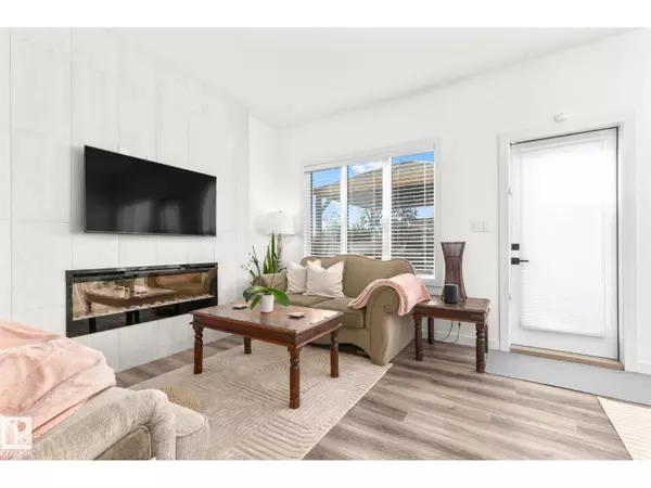 Edmonton, AB T5T7H8,22607 80 AV NW