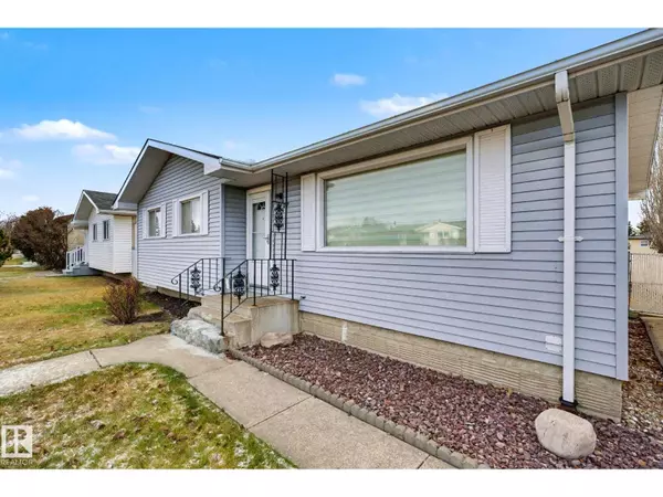 8407 149A AV NW, Edmonton, AB T5E2M9