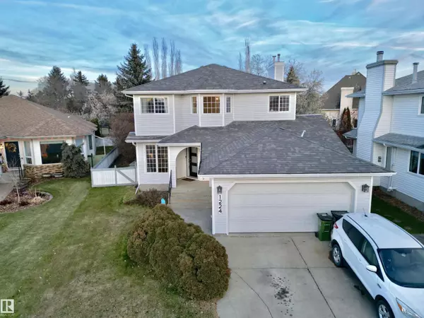 Edmonton, AB T5T5Y2,1224 POTTER GREENS DR NW