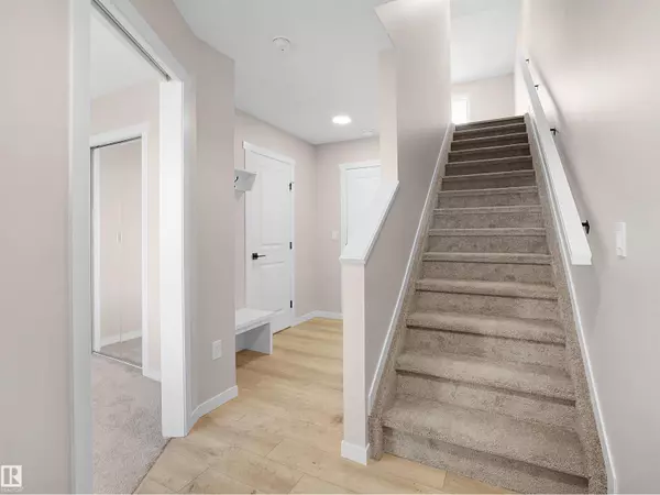 Edmonton, AB T6T2N8,515 ASTER DR NW