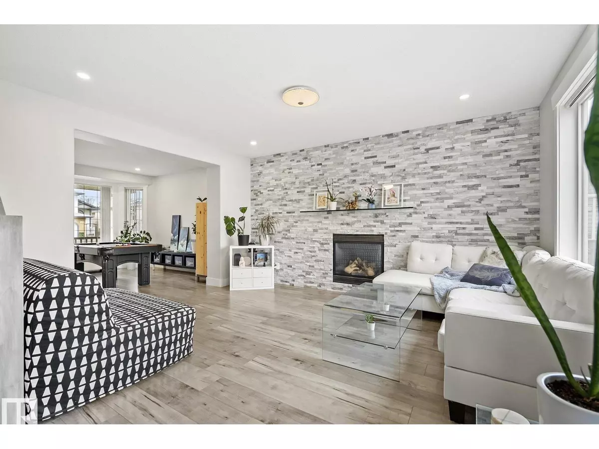 Edmonton, AB T5Y0C2,4748 154 AV NW