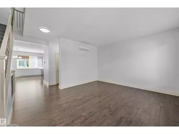 Edmonton, AB T6R0G9,7506 MAY CM NW