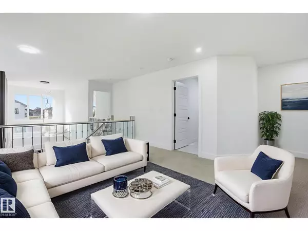 Edmonton, AB T6M2M7,2536 210 ST NW