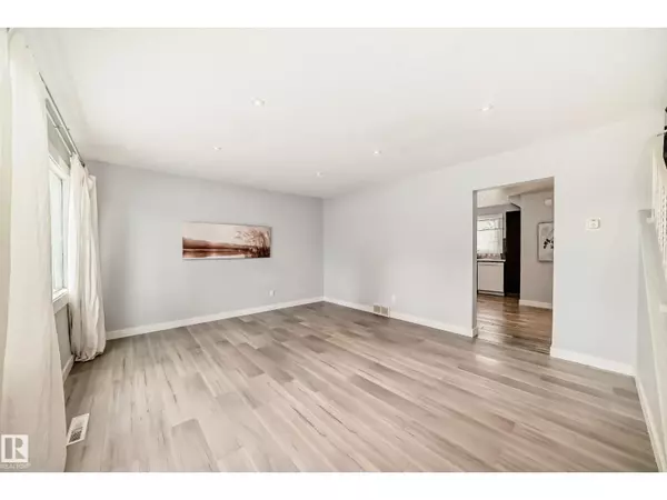 Edmonton, AB T5W2S4,11811 44 ST NW