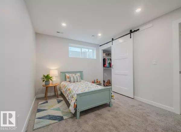 Edmonton, AB T5S0L4,21007 130 AV NW