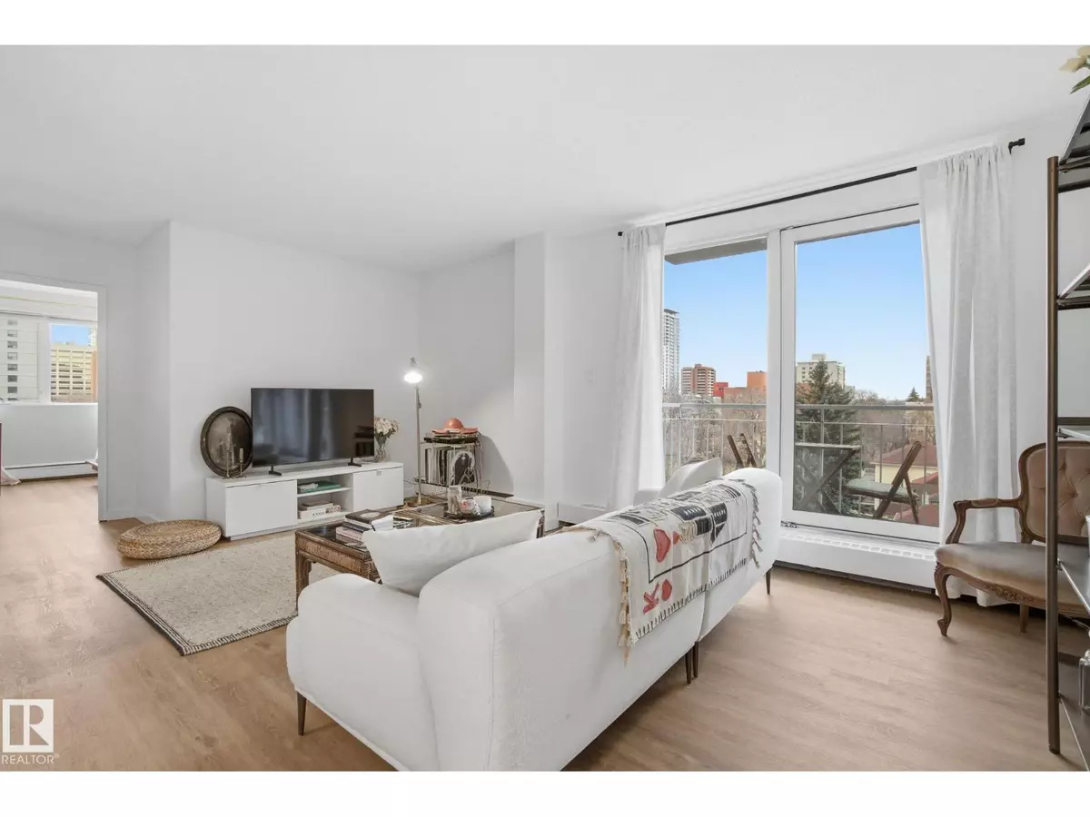 Edmonton, AB T5K1L8,#702 9940 112 ST NW