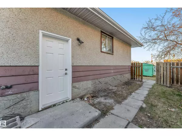 Edmonton, AB T5P0L9,16115 100A AV NW