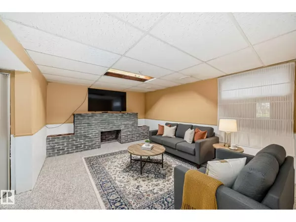 Edmonton, AB T5W0S9,4037 114 AV NW