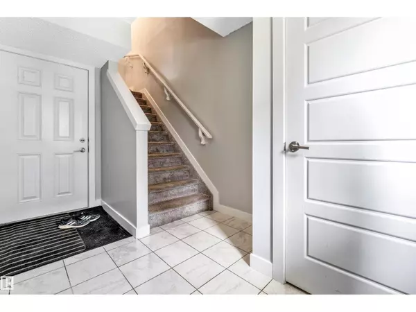 Edmonton, AB T6T1A6,#57 2215 24 ST NW