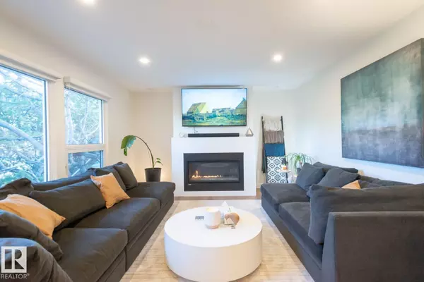 8804 148 ST NW, Edmonton, AB T5R0Z9