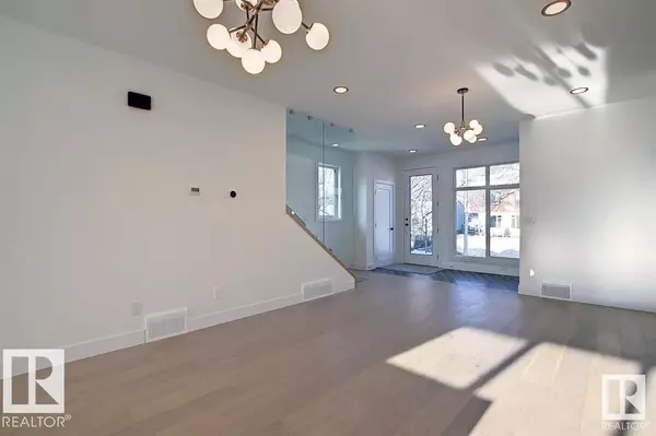 Edmonton, AB T5M2A8,13909 107A AV NW