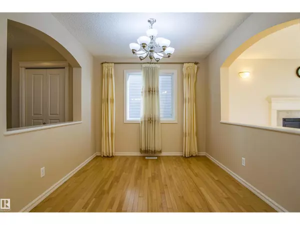 Edmonton, AB T6R3P6,1253 LATTA CR NW