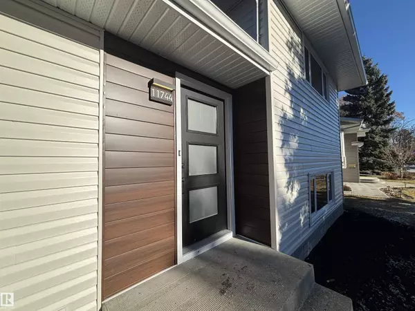 Edmonton, AB T6J0J2,11744 37 AV NW