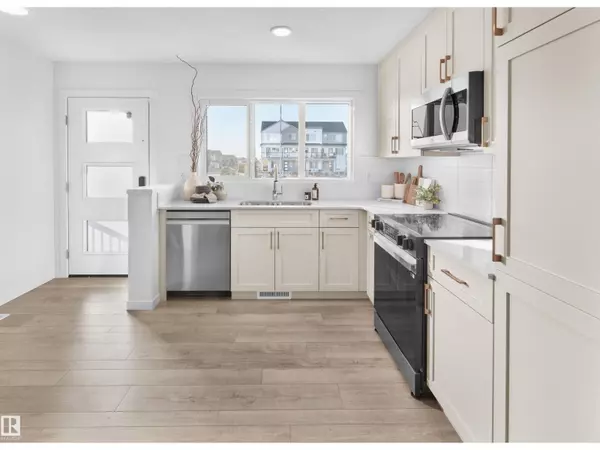 Edmonton, AB T6M3E8,187 st 18 AV NW