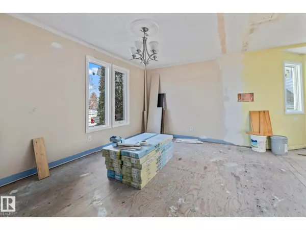 Edmonton, AB T5A4C8,364 HUFFMAN CR NW