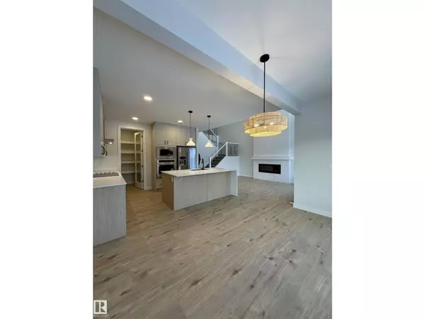 289 GLENRIDDING RAVINE RD SW, Edmonton, AB T6W5J6