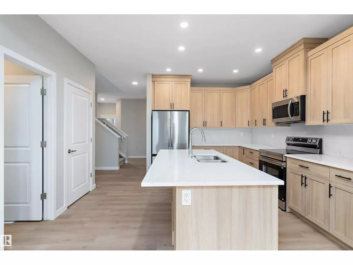 Edmonton, AB T6W1A8,6320 KING WD SW