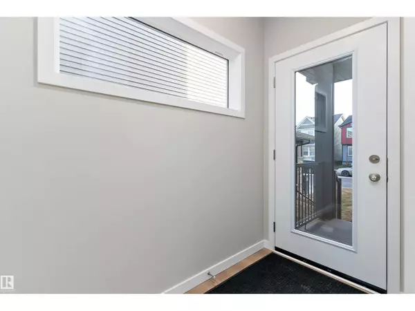 Edmonton, AB T6W1A8,6320 KING WD SW