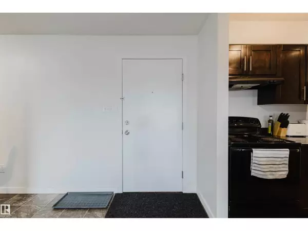 Edmonton, AB T6W2R9,#209 11803 22 AV SW