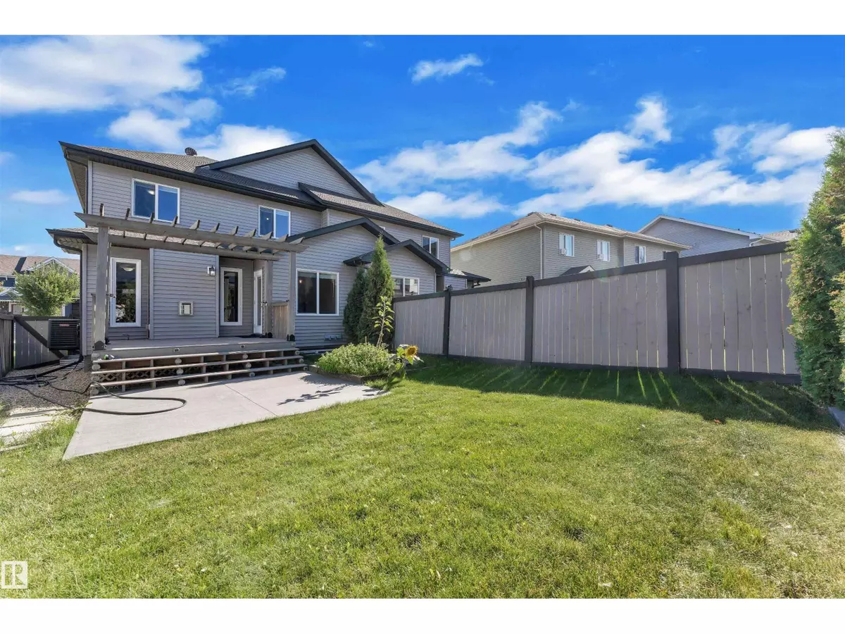 Edmonton, AB T6W2W1,728 177 ST SW