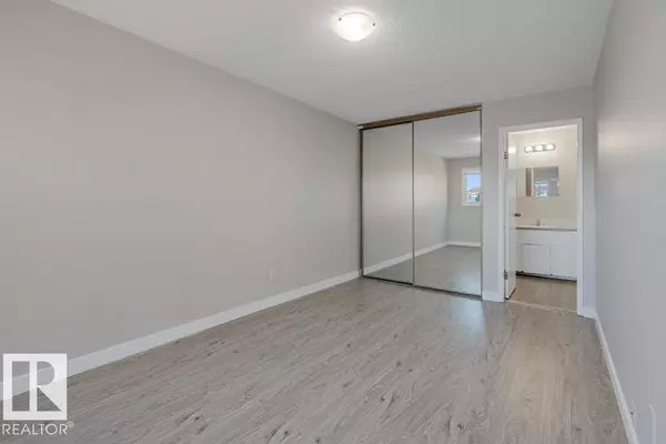 Edmonton, AB T5A3A8,39 MCLEOD PL NW