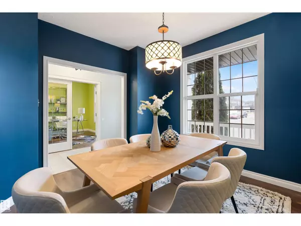 Edmonton, AB T6R0A5,4992 THIBAULT WY NW