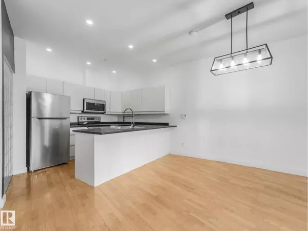 Edmonton, AB T5K0J5,#105 11415 100 AV NW