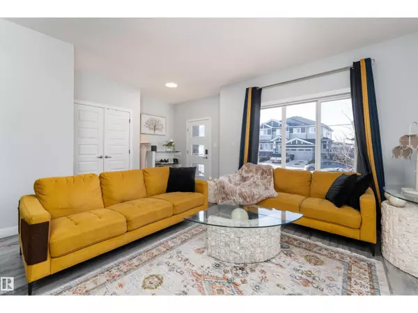 Edmonton, AB T6W2Y6,5439 CHAPPELLE RD SW