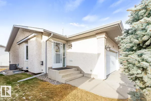 Edmonton, AB T5Y2S7,6572 158 AV NW