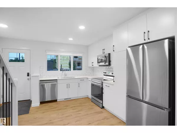 Edmonton, AB T6M2P5,2031 210 ST NW