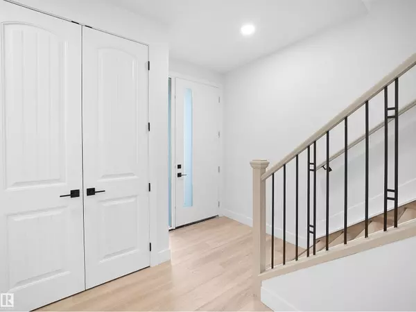 Edmonton, AB T5Z0H2,6907 169 AV NW