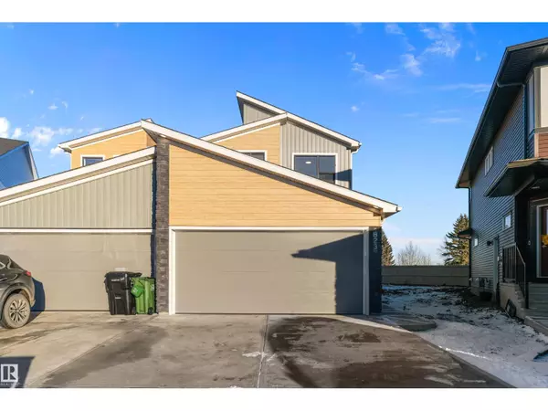 Edmonton, AB T6X1A2,823 ROWAN CL SW