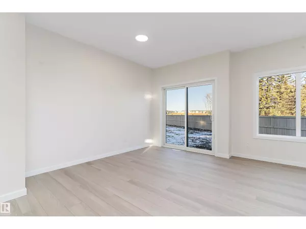 Edmonton, AB T6X1A2,823 ROWAN CL SW