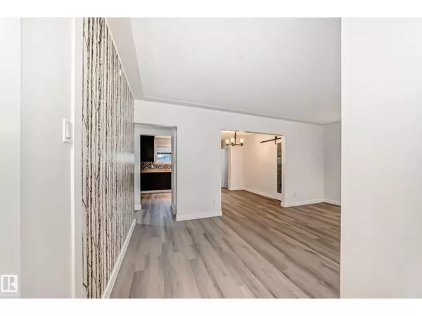 Edmonton, AB T5E3L7,12837 90 ST NW