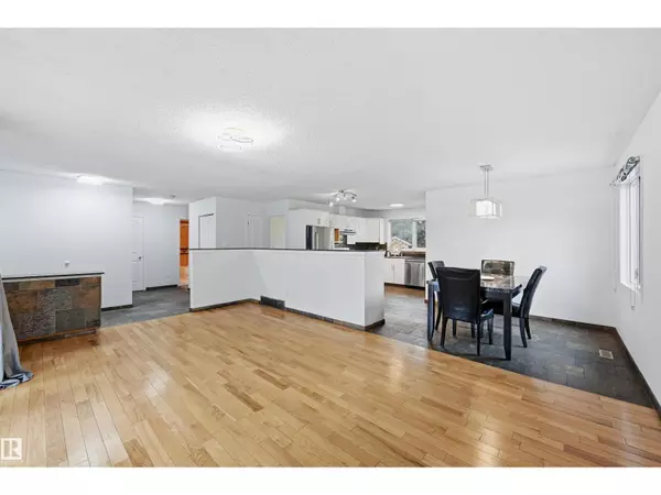 Edmonton, AB T6K1C4,4240 86 ST NW