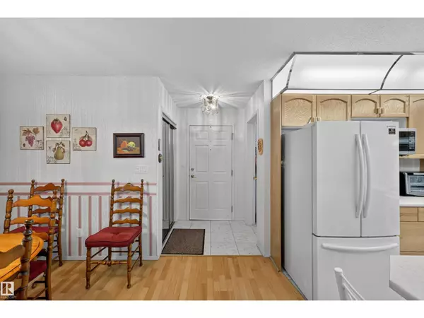 Edmonton, AB T6J6R3,#103 10935 21 AV NW