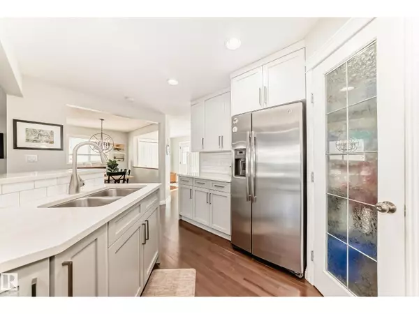 Edmonton, AB T6M0B8,20448 56 AV NW