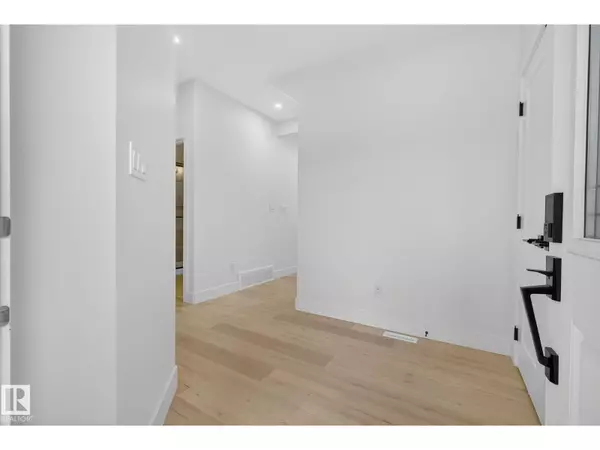 Edmonton, AB T5S0V5,3306 Chickadee DR NW