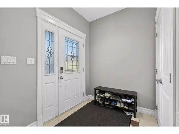 Edmonton, AB T6W0R4,1232 Cunningham DR SW