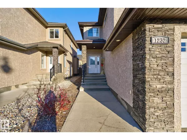 Edmonton, AB T6W0R4,1232 Cunningham DR SW