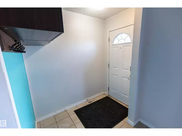 Sherwood Park, AB T8A4W9,#55 2131 Oak ST