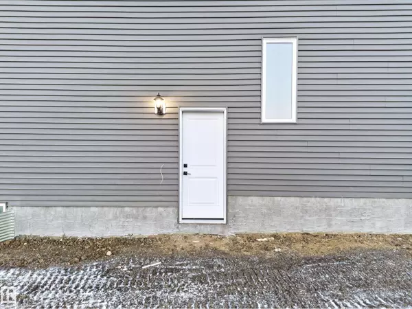 Edmonton, AB T6W5T4,2010 COLLIP CR SW